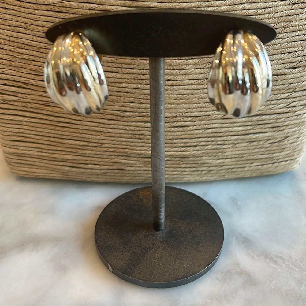 Vintage clip earrings